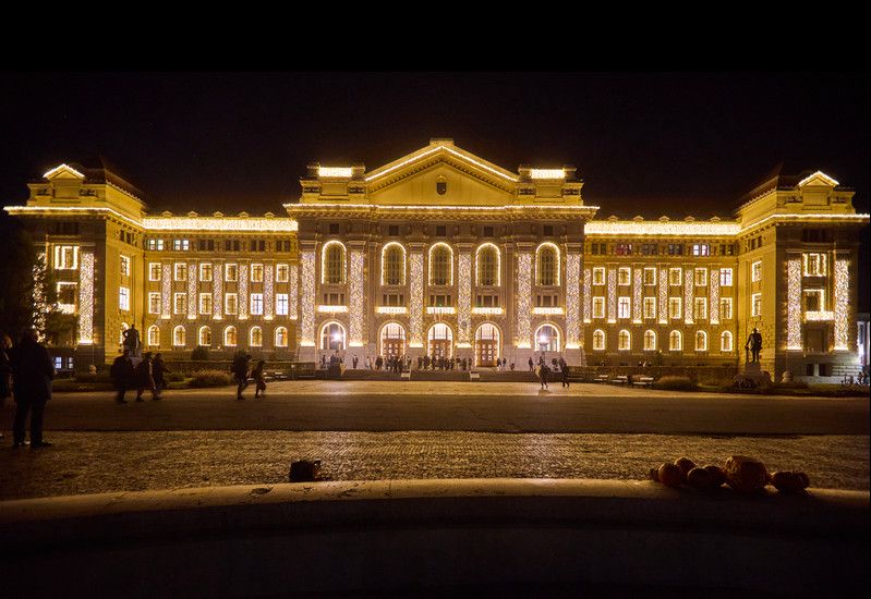 Elegáns ünnepi ruhát öltött Debrecen ikonikus épülete