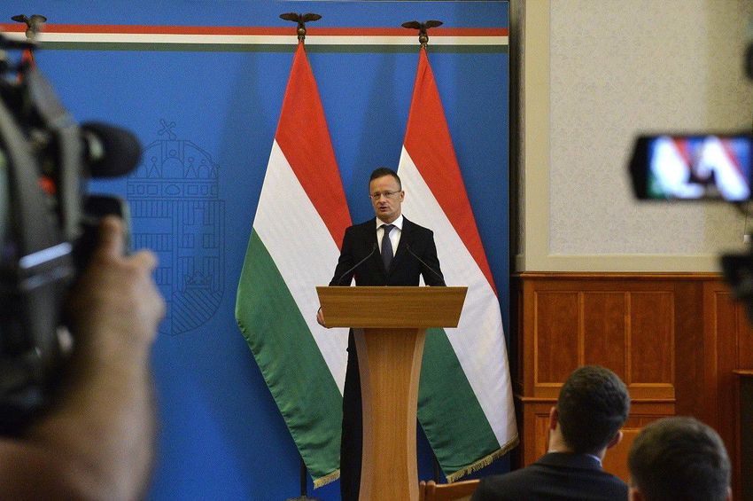 Szijjártó: a magyar kormány kitart az álláspontja mellett