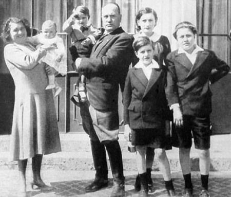 Kiadják Mussolini naplóit