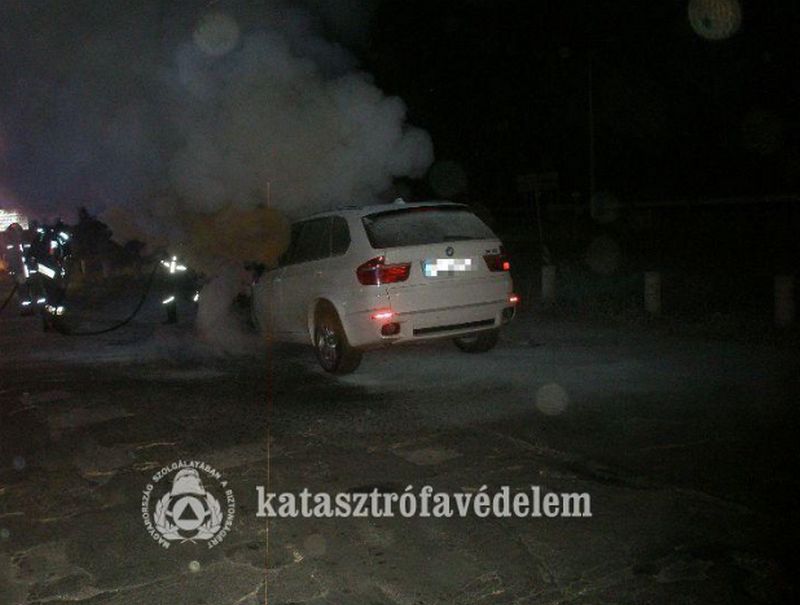 Csúnyán elfüstölt egy BMW a Balmazújvárosi úton
