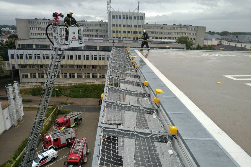 Műszaki mentést gyakoroltak a kórház tetején