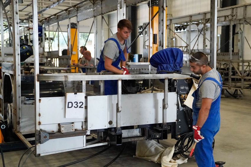 Megváltozott munkaképességűeket vonnak be a debreceni buszgyártásba