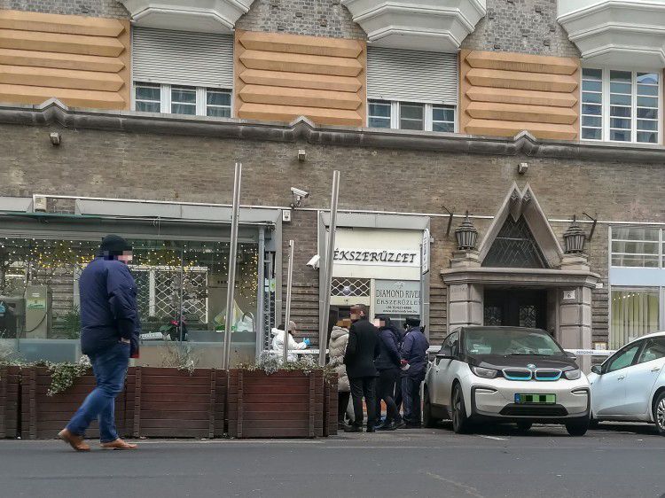 A seicentós ékszerbolti rablók bíróság elé állnak Debrecenben