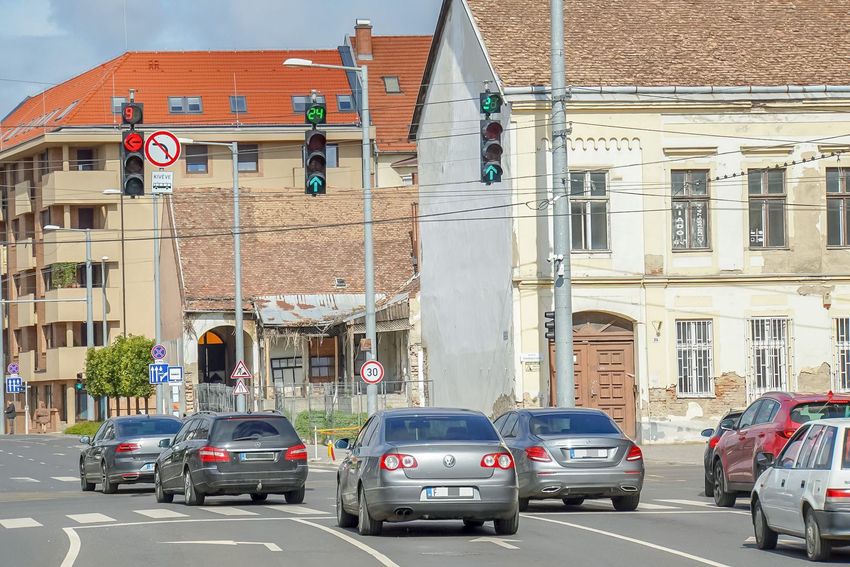 Nem külső cégnek fizetne Debrecen a jelzőlámpák üzemeltetéséért