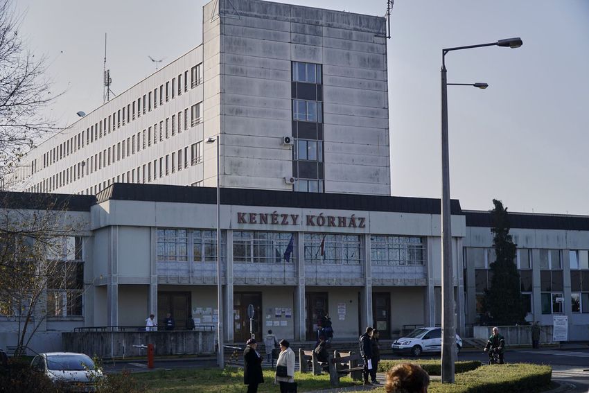 Belső kórházi parkolókban gondolkodik a Debreceni Egyetem