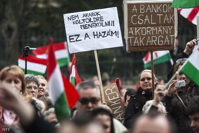 Devizahitelesek: a Jobbik szerint a kormány a bankok oldalára állt