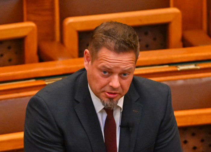 Debrecen 300 milliárdjáról is szólt a vita a parlamentben