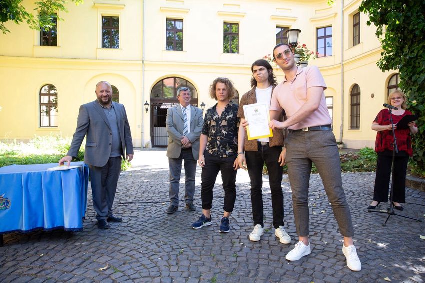 Könnyűzenészeknek nyújtott támogatást Debrecen