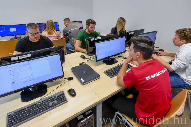 A kiberbiztonságról rendeznek szakmai napot a Debreceni Egyetemen