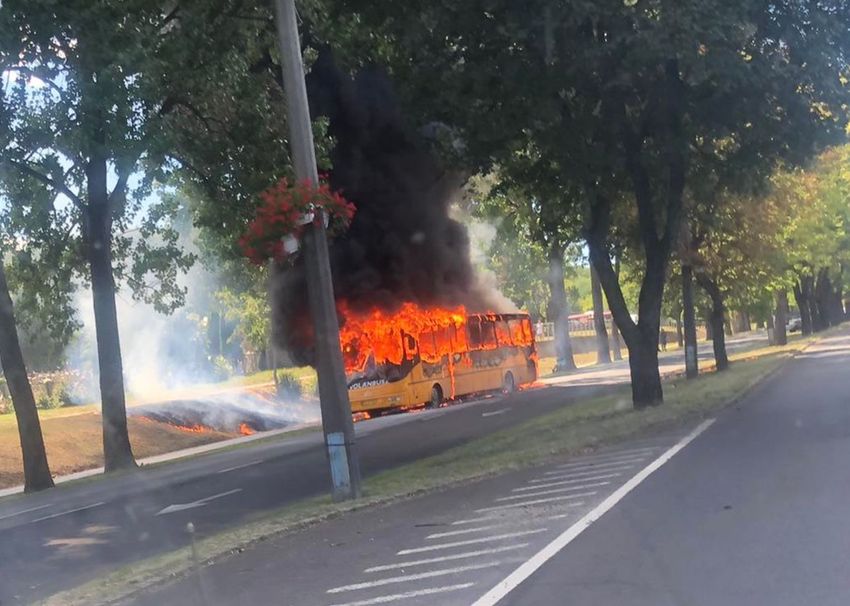 Lángolt egy busz Kazincbarcikán