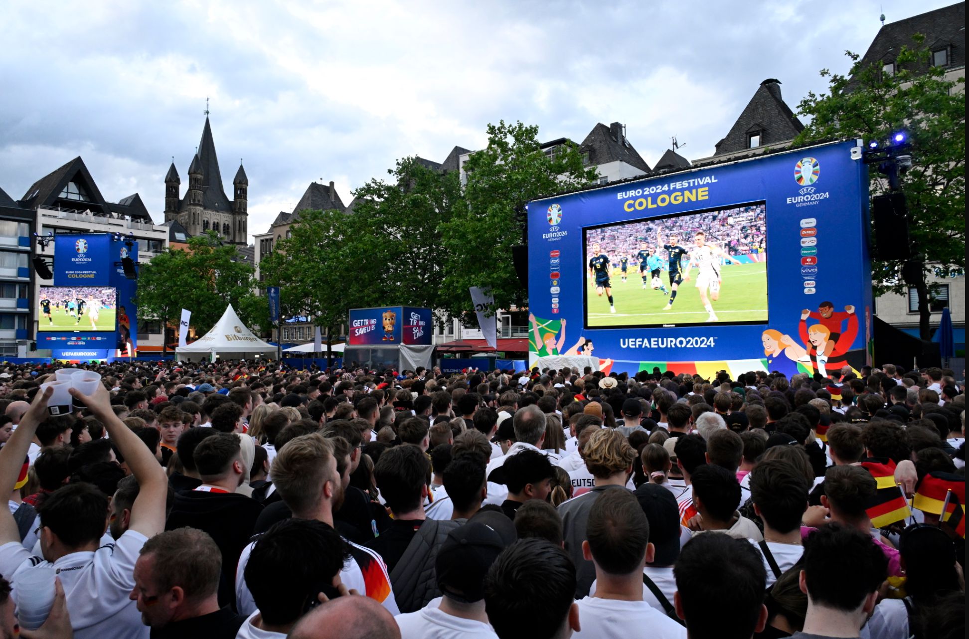 Köln már futball-lázban ég