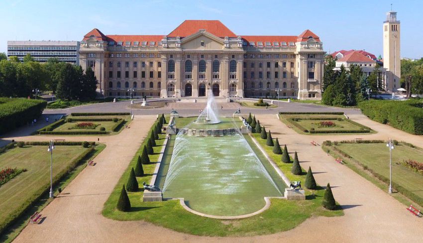 A Debreceni Egyetem telitalálat. MinDEnben!