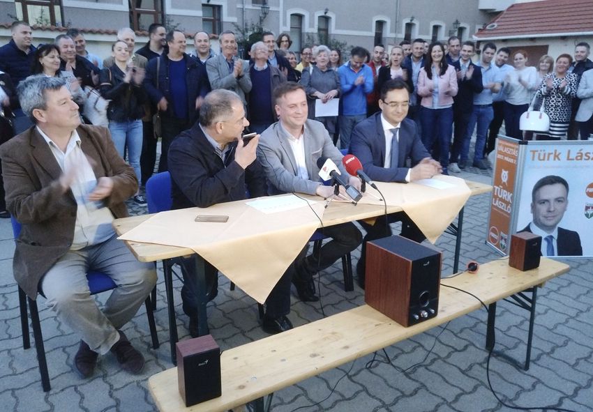 Debrecenben mindenkit agyonvert a fideszes jelölt