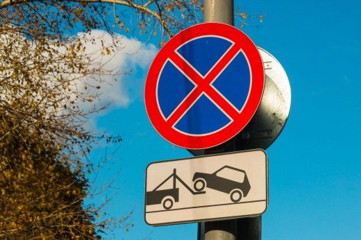 Debrecenben a parkolóhelyeken is tilos megállni