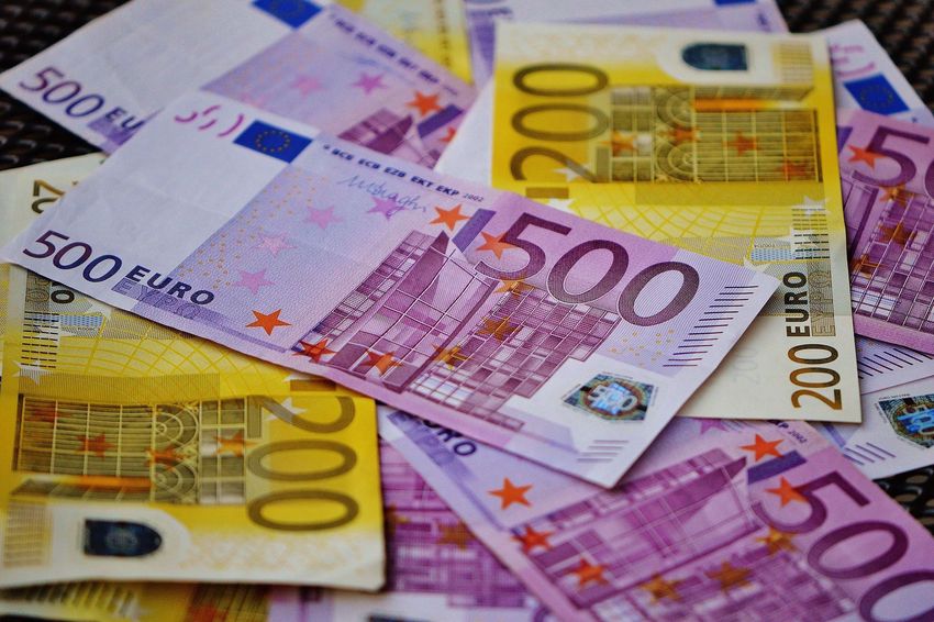 Tizenhétezer eurót lopott egy kazincbarcikai lakásból