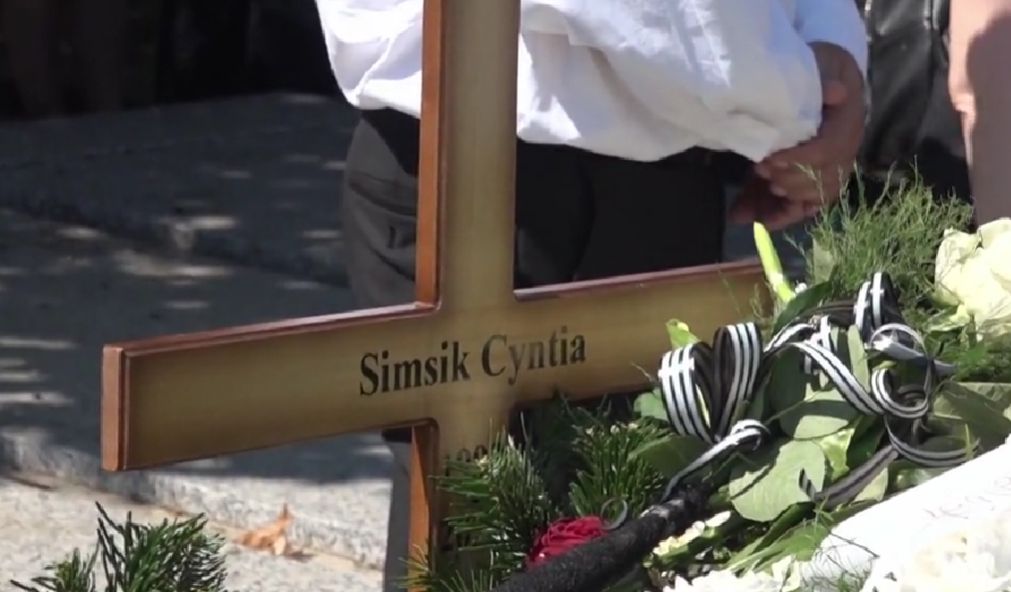 Eltemették a meggyilkolt Simsik Cyntiát, a DVSC egykori játékosát