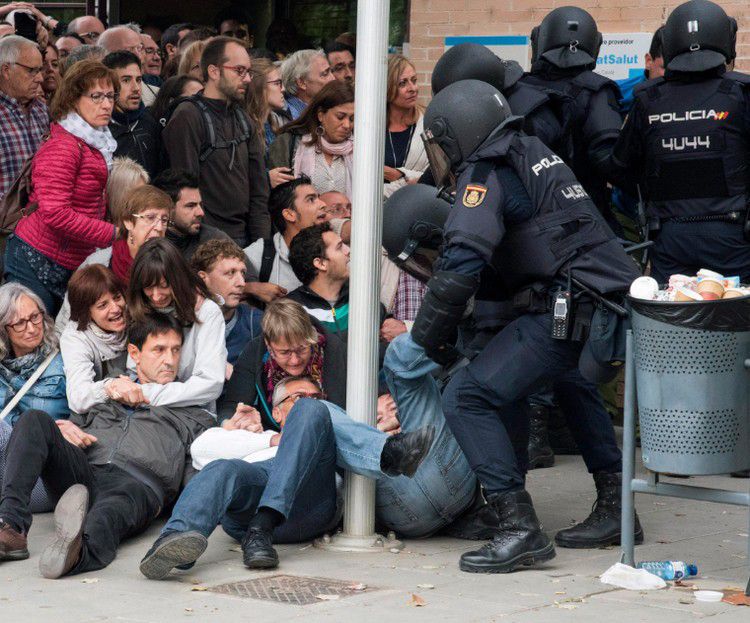 Sok a sérült a katalán népszavazáson 