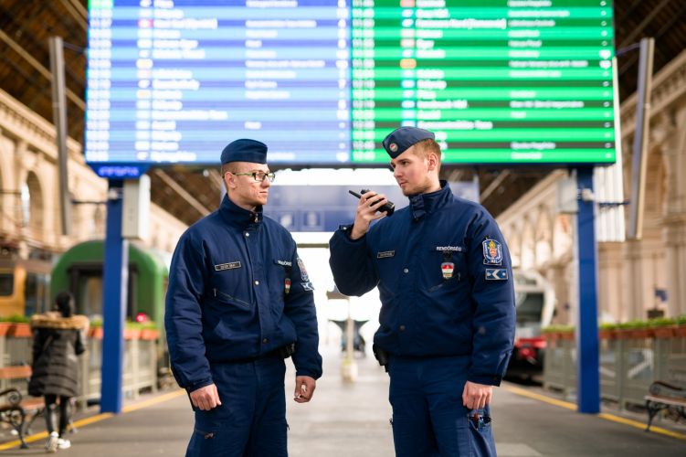 Vonatokon és pályaudvarokon razziáznak a szabolcsi rendőrök