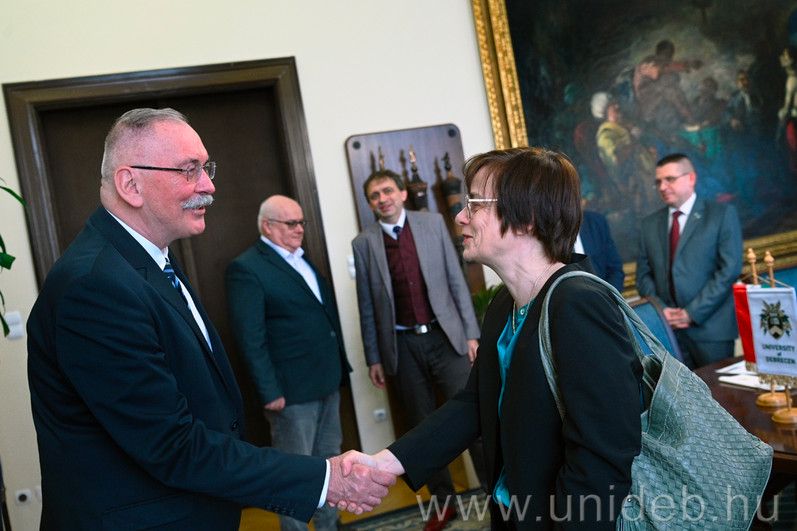 Őexcellenciája Julia Gross Debrecenben ismerkedett