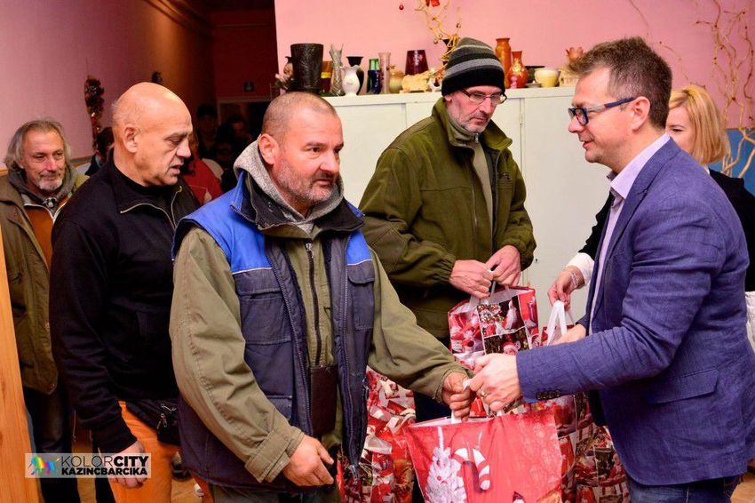 Nagycsaládosok és hajléktalanok karácsonya Kazincbarcikán
