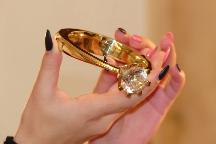 Kilencméteres hölgyre való gyűrűt készítettek Debrecenben