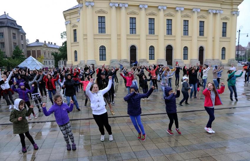 Ilyen volt a táncos flashmob Debrecenben