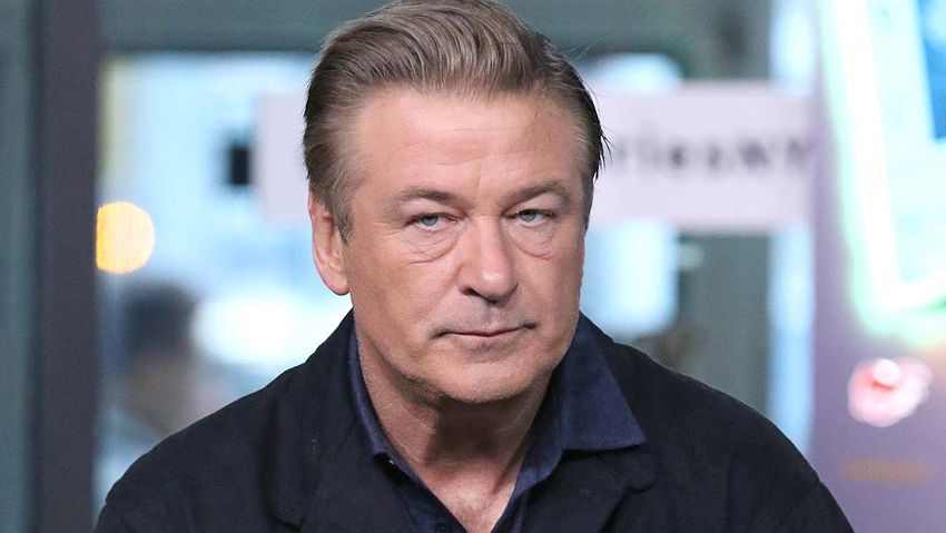 Elsült a kellékfegyver Alec Baldwin kezében; lelőtte az operatőrt