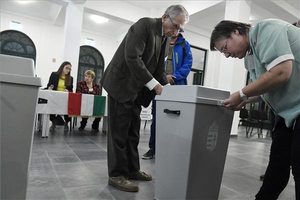 Magyarországon van olyan település, ahol már mindenki szavazott