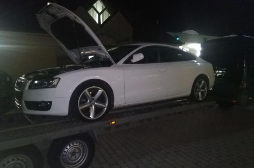 Ezzel az Audival le kellett parkolni Csengersimán...