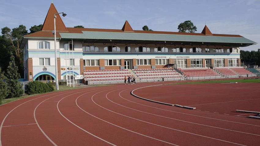 Amatőr futóversenyt rendeznek a debreceni atlétikai stadionban