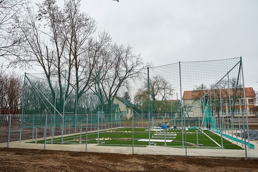 Műfüves futballpálya épül a nyíregyházi iskolában