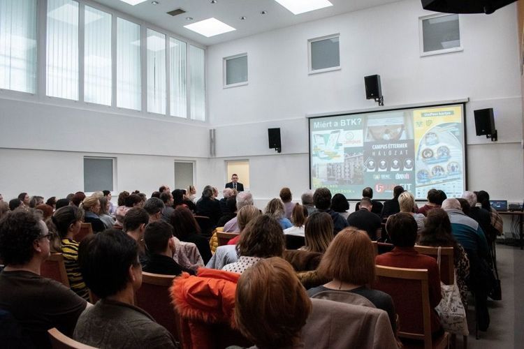 Egyetemi előadások a Debreceni Szakképzési Centrum oktatóinak