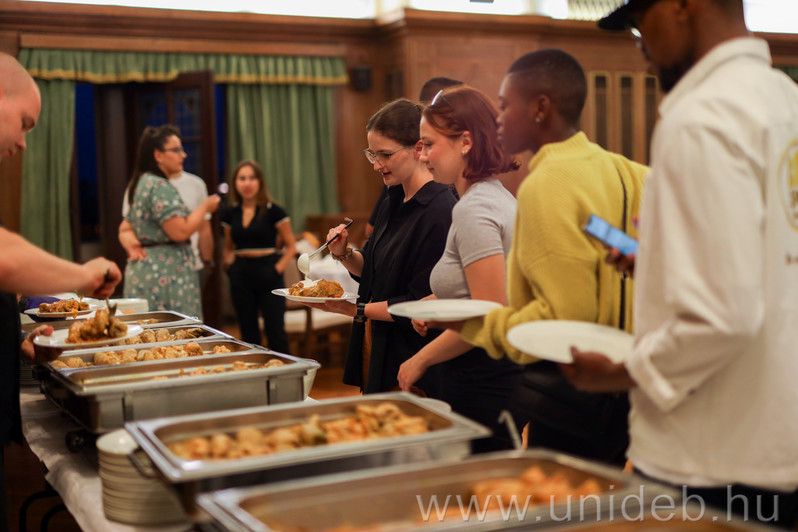 Debreceni multikulti: megtartották a magyaros welcome dinnert