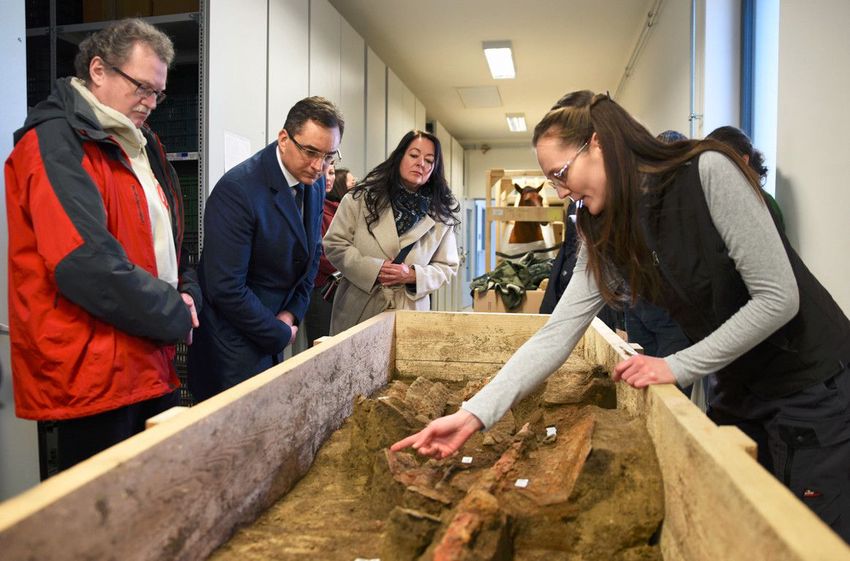 Az 1400 éves avar harcos elé járult Debrecen első embere