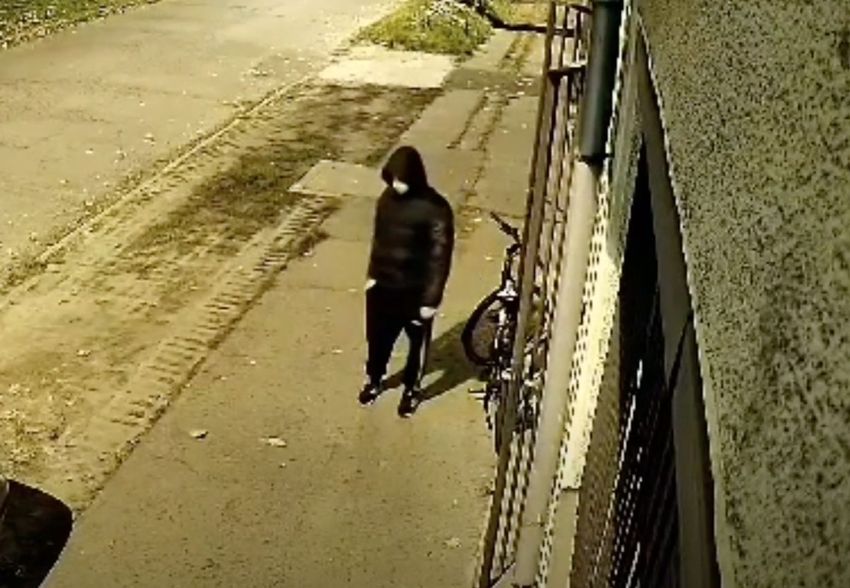 Videón az Árpád téri biciklitolvaj. Ismeri valaki?