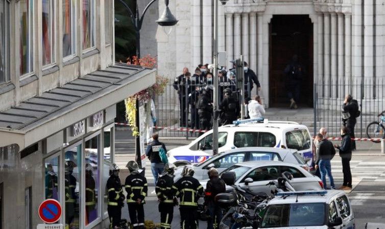 Terror: három embert késelt halálra egy iszlamista a nizzai bazilikában
