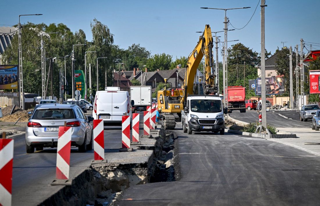 Varga Zoltán a parlamentben panaszkodott a Sámsoni út felújítása ürügyén