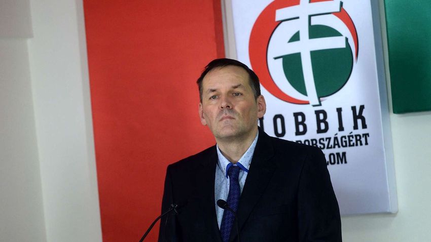 Kilép a Jobbikból a párt három erős embere
