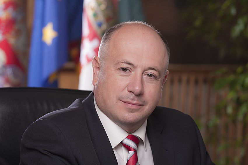 Kitüntették Miskolc polgármesterét