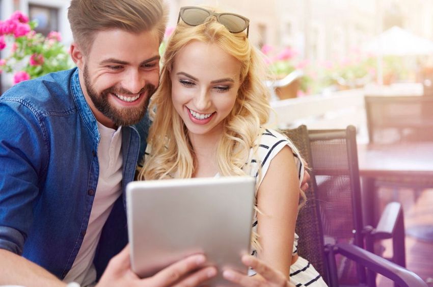 Megbüntették az Elittárs internetes társkeresőt