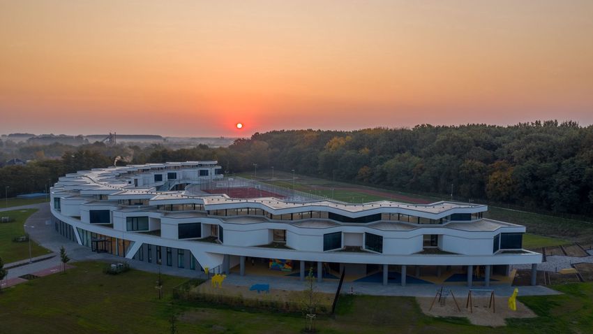 Az év épülete lesz-e a Debreceni Nemzetközi Iskola?