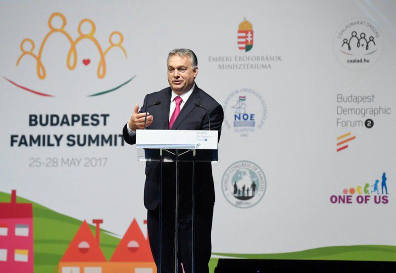 Orbán nagy bejelentést tett a családoknak
