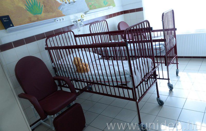 Beteg gyerekek kaptak új ágyakat Debrecenben