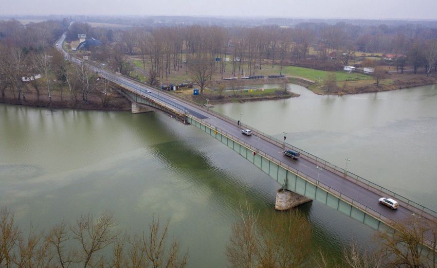 Újra mindkét sáv használható a tokaji Tisza-hídon