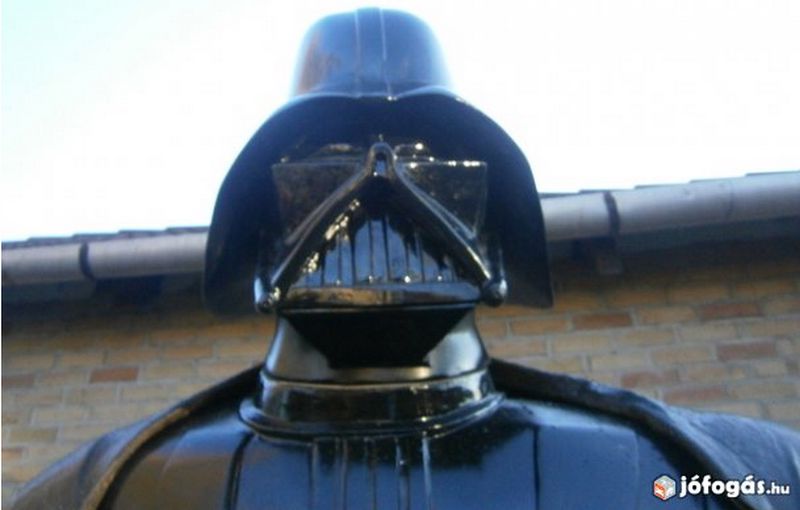 Szobrot állítottak Darth Vader nagyúrnak Debrecenben