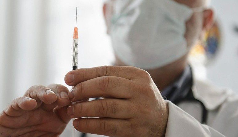 Az EU hatósága foglalkozni kezdett az orosz vakcinával...