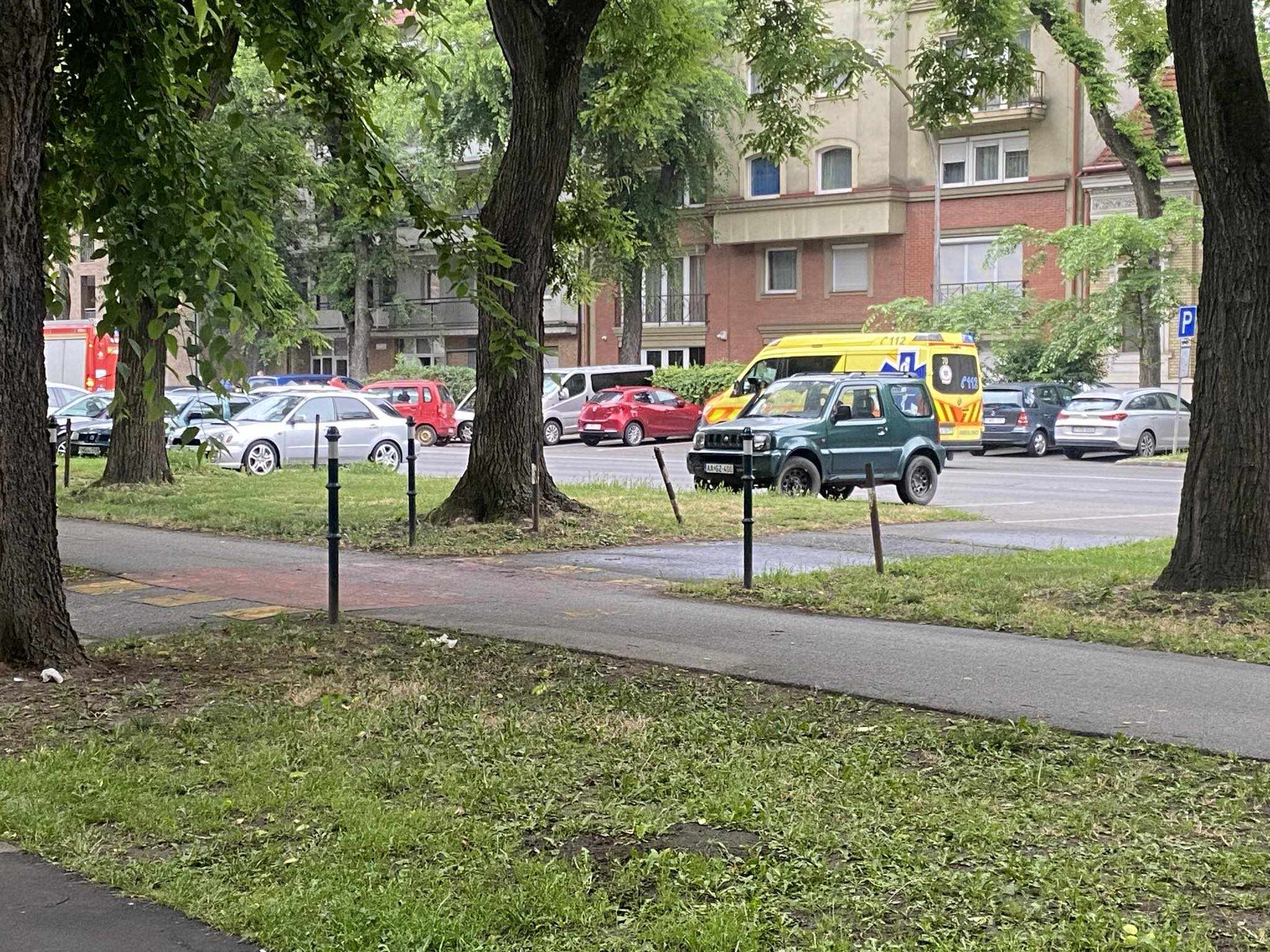 Újabb debreceni baleset: a Hatvan utcán karambolozott két gépkocsi 