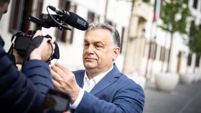 Orbán Viktor elköszönt a maszktól