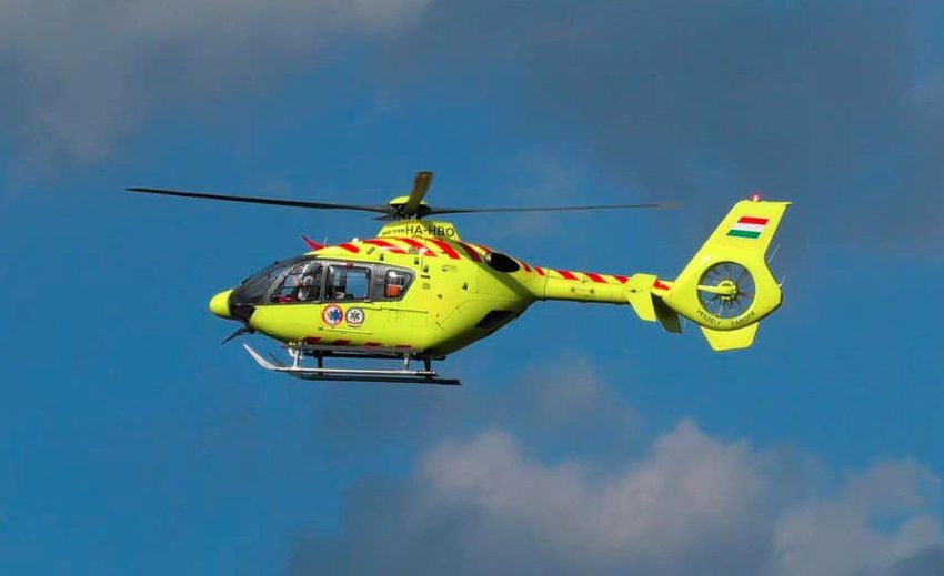 Felborult egy autó Hajdúnánás közelében− mentőhelikopter is a helyszínen 