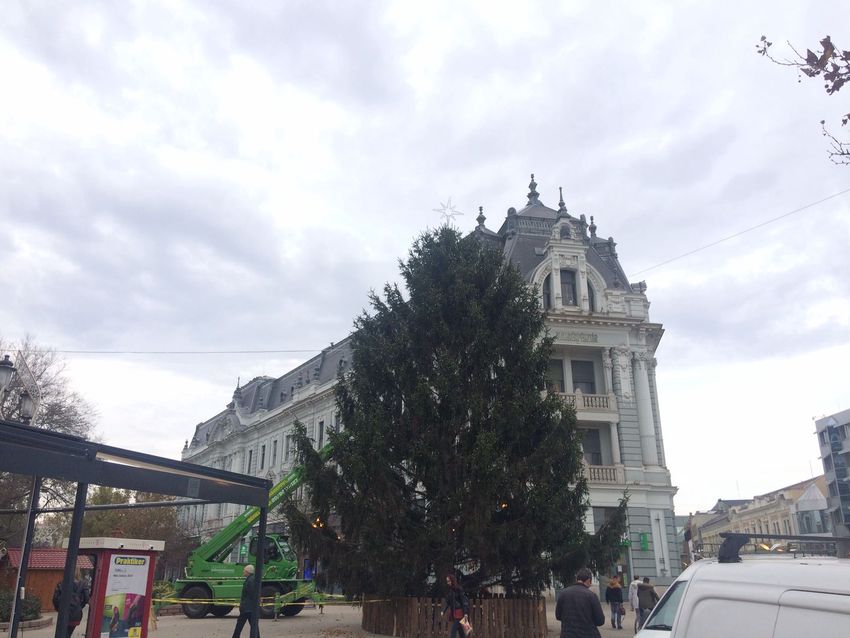 Karácsonyi díszbe öltözik a belváros Nyíregyházán